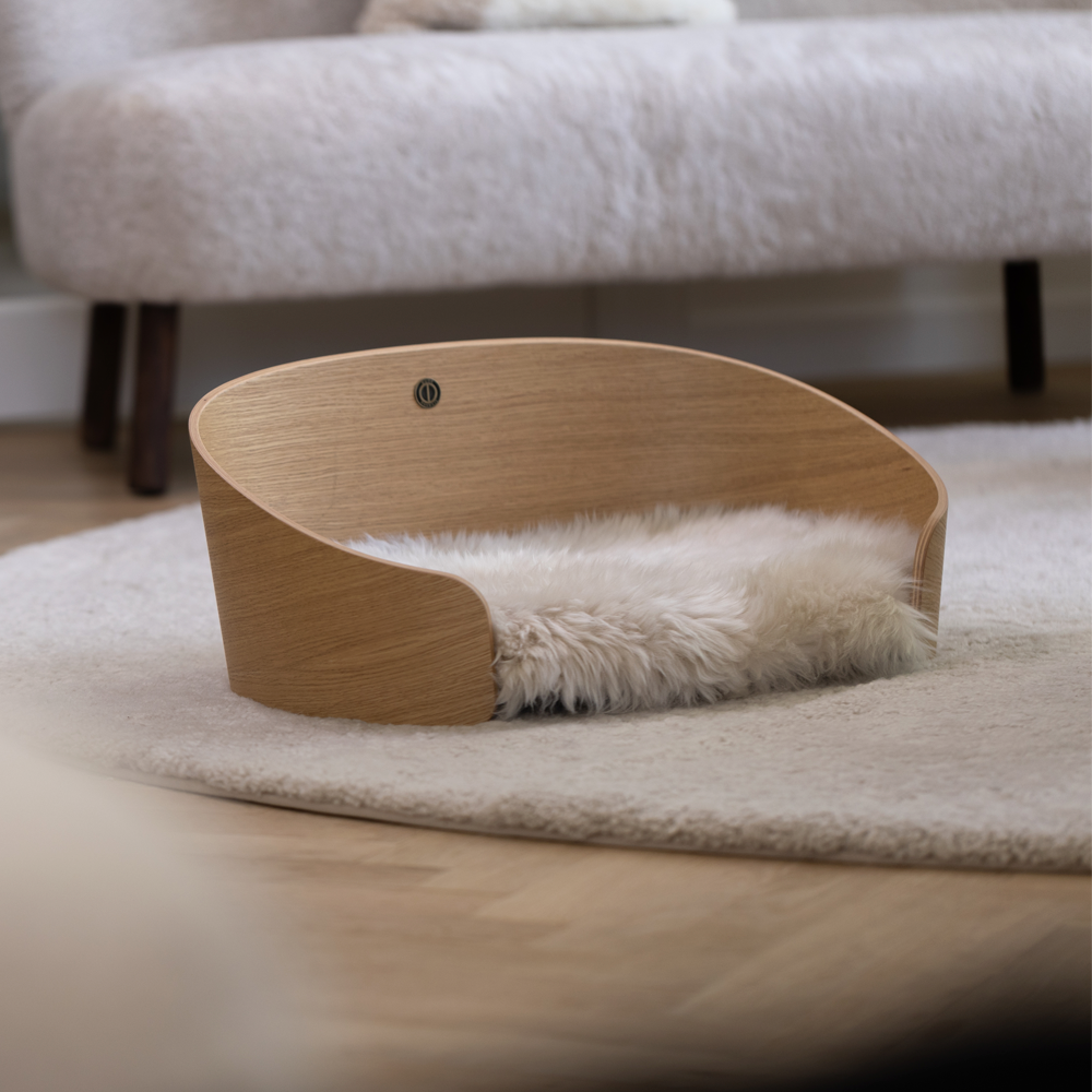 Pet Bed Black Oak/Black Sheepskin