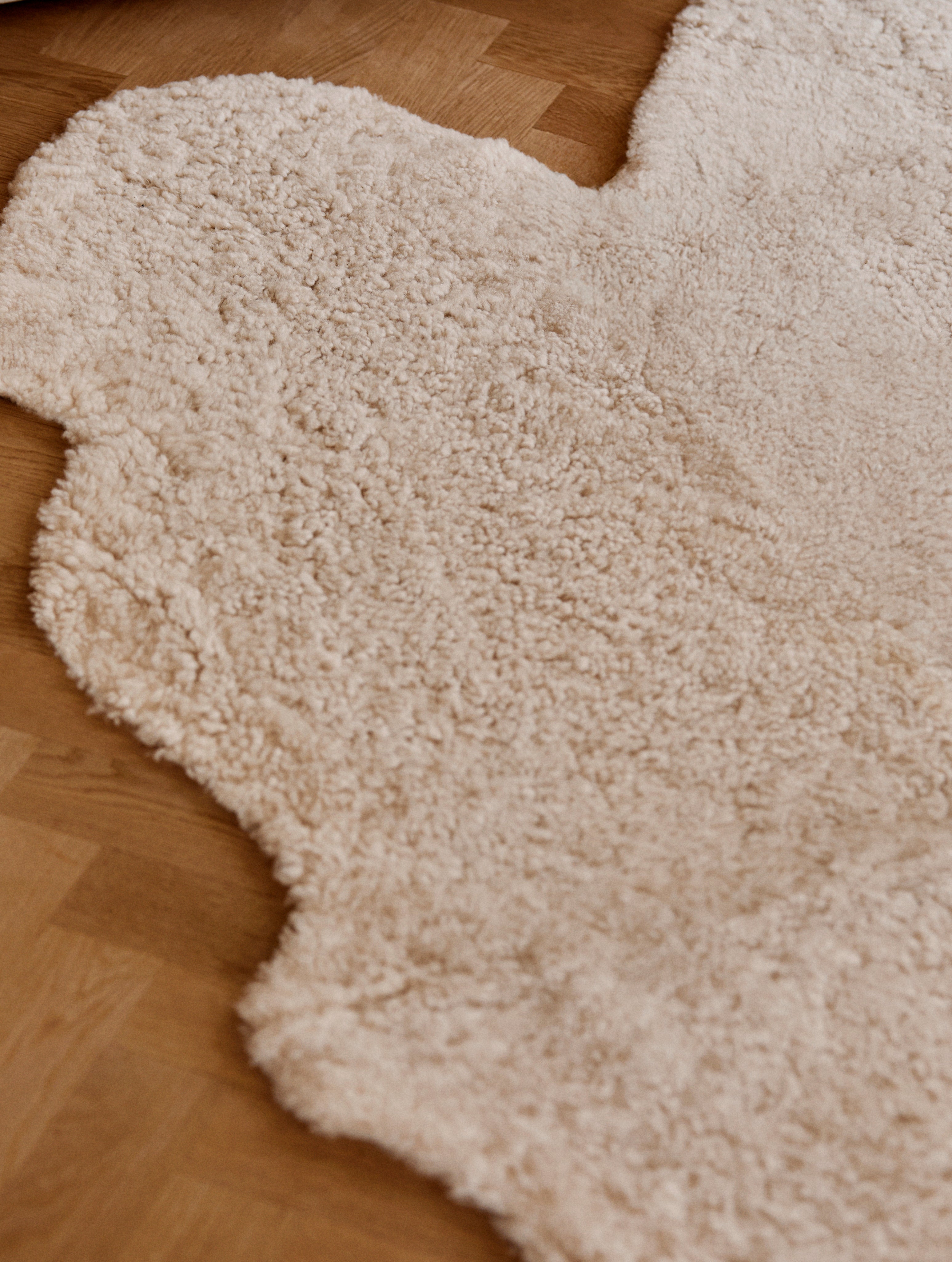 New Zealand Sheepskin | Short Curly Wool | Rug 35 in Anthracite