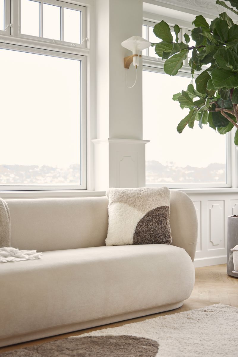 Short-Wool Sheepskin Cushion | Doublesided | 18x18 in Anthracite/Pearl/Graphite