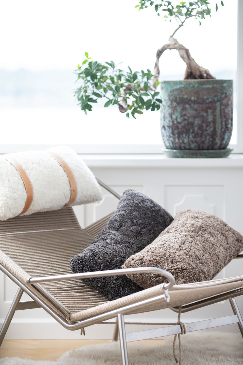Short-Wool Sheepskin Cushion Taupe