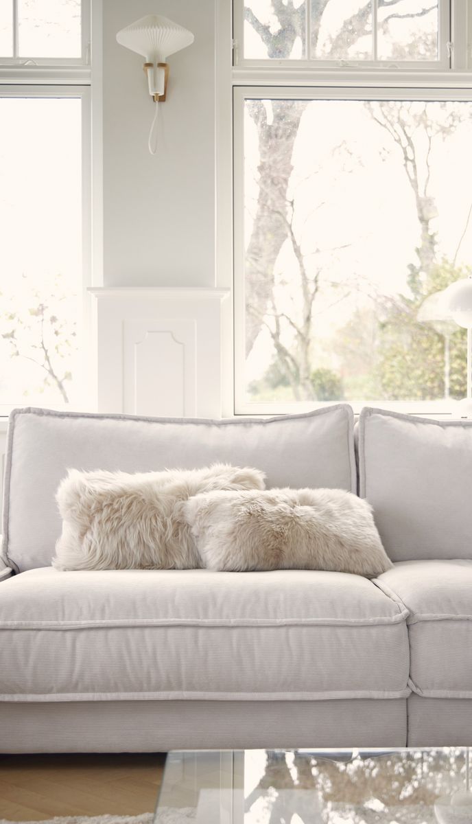 Long-Wool Sheepskin Cushion | 16x24 in Linen