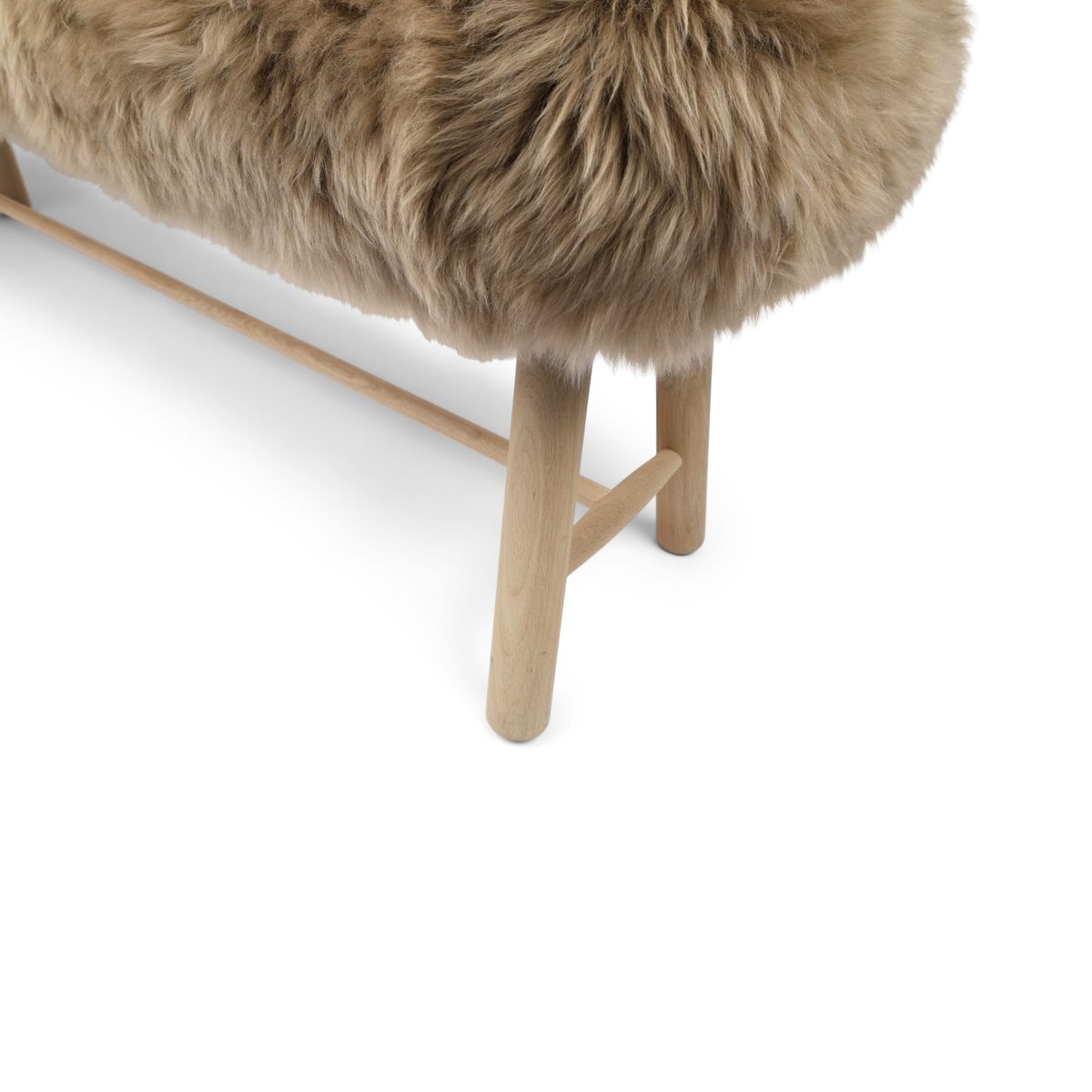 Bench with New Zealand Long Wool Sheepskin | Oak Legs Taupe