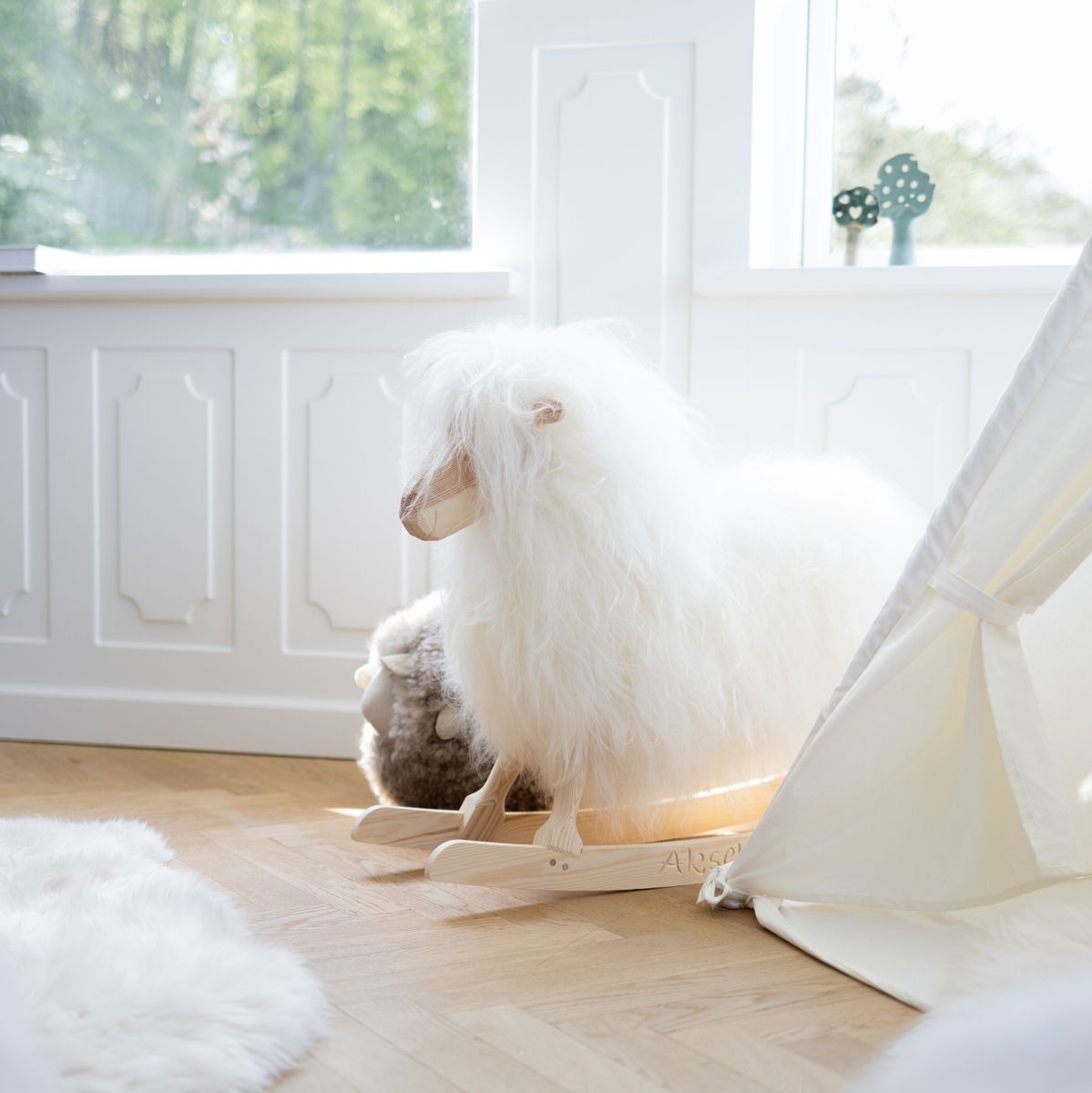 Rocking Sheep | Short Wool | L33xW10xH24 in | Large Ivory