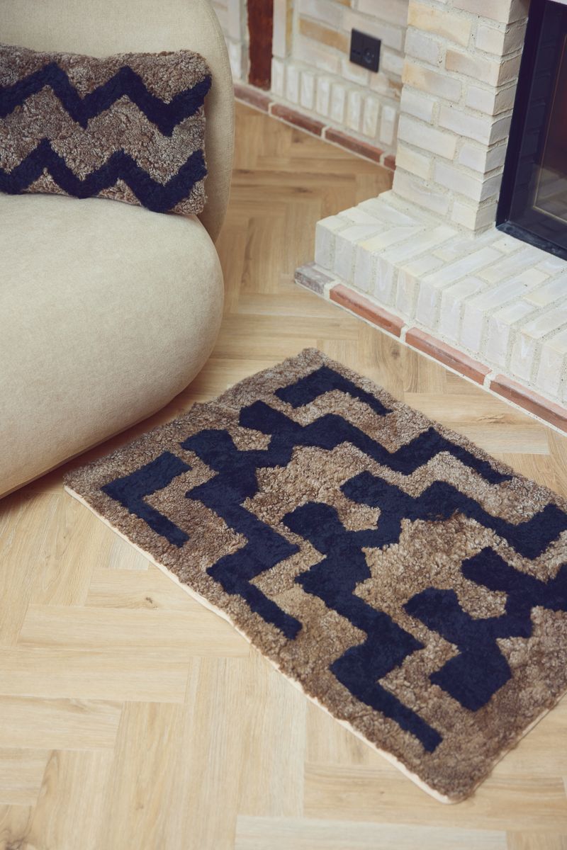 Short Wool Curly Sheepskin Design Rug | 39x28 in