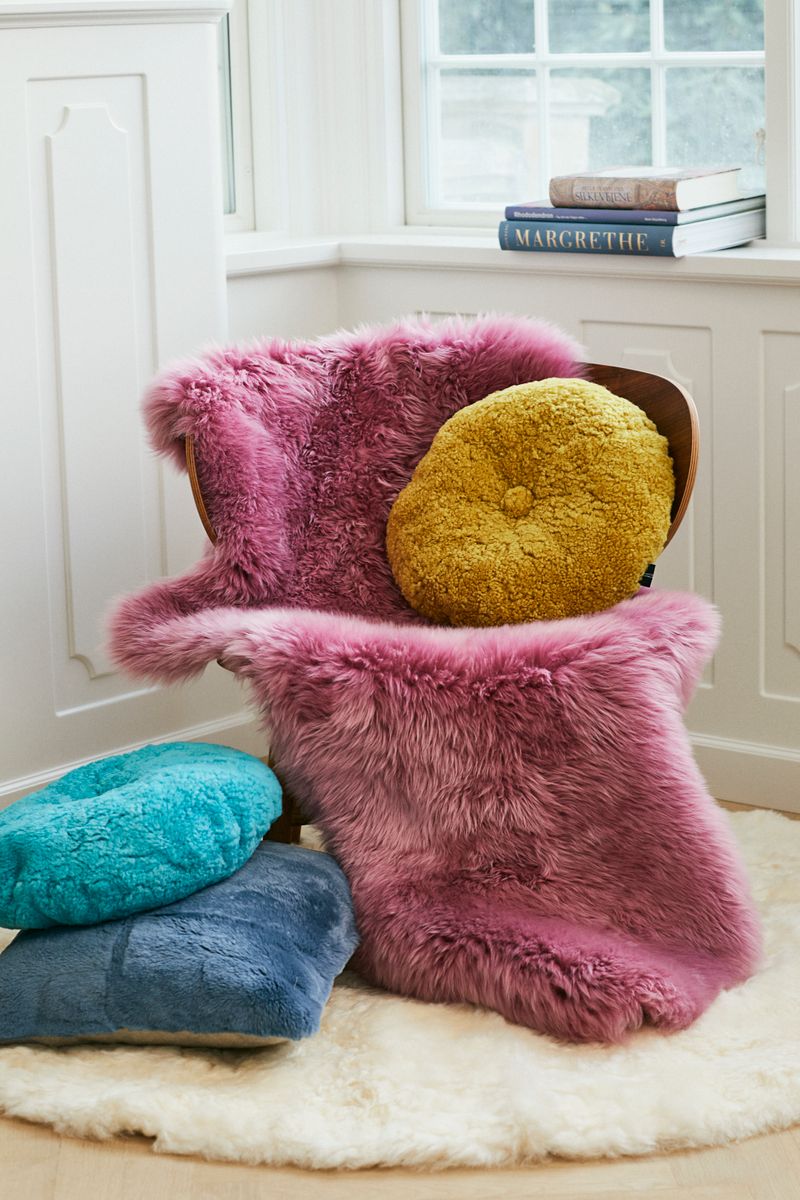 Long Wool Sheepskin Design Rug | D71 in | D98,5 in Ivory