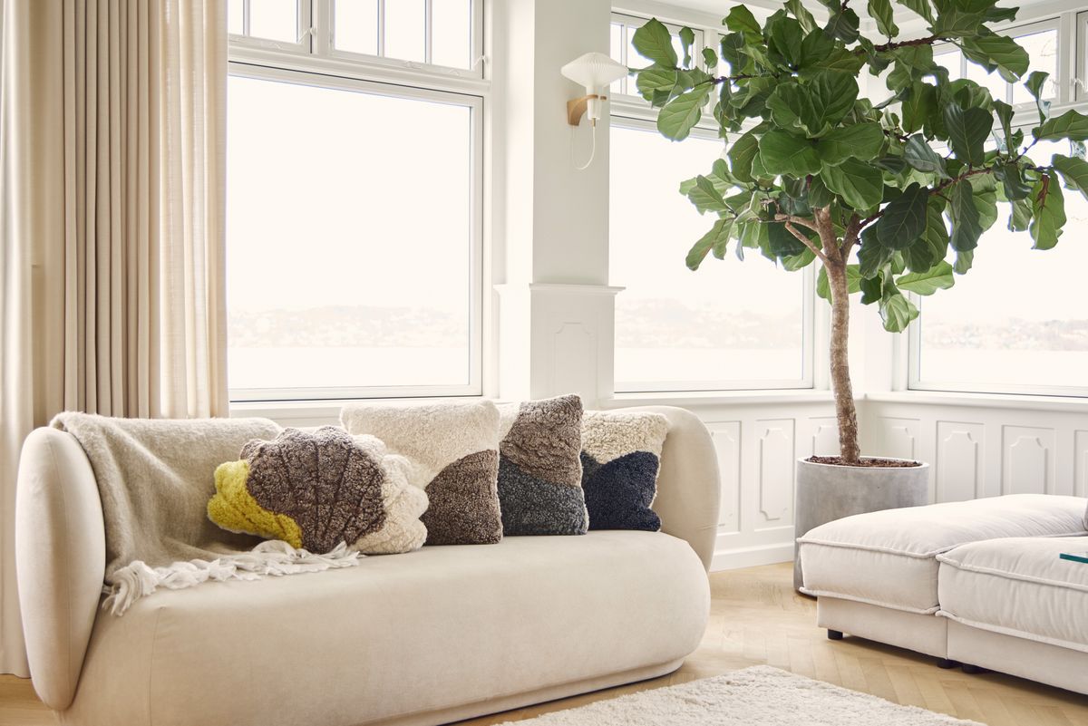 Short-Wool Sheepskin Cushion | Doublesided | 18x18 in Anthracite/Pearl/Graphite