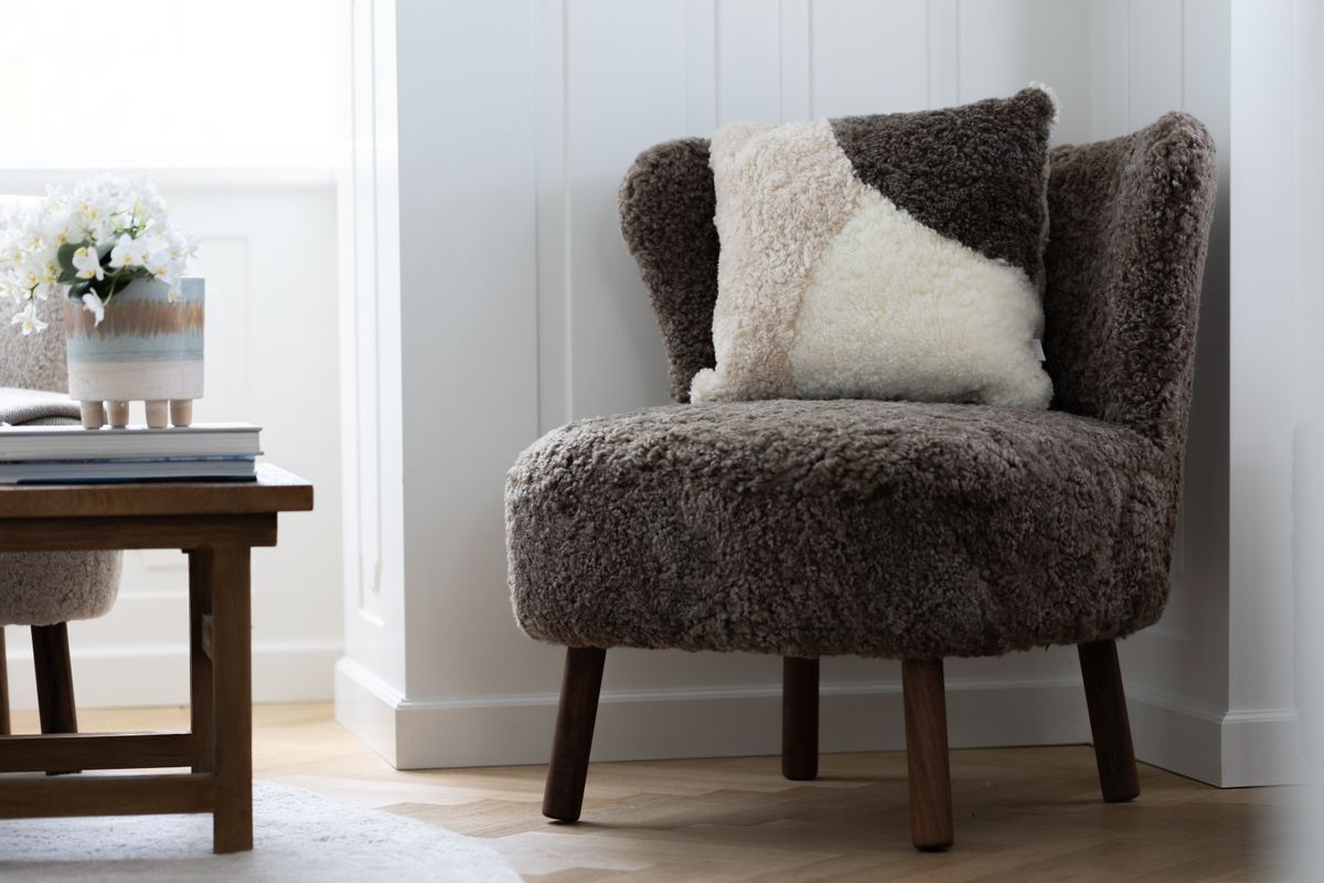 Short-Wool Sheepskin Cushion | Doublesided | 18x18 in Anthracite/Pearl/Graphite