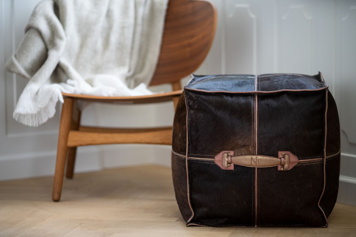 Calf Leather Pouf W/handle | Square Brown