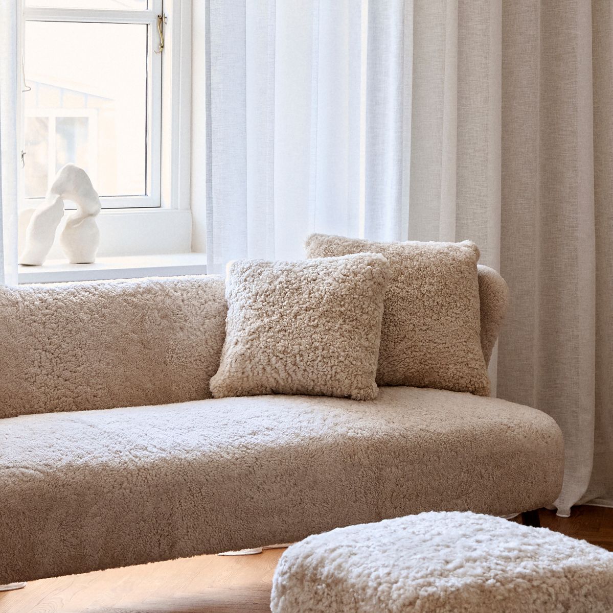 Short-Wool Sheepskin Cushion | Doublesided | 16x16 in & 22x22 in Anthracite