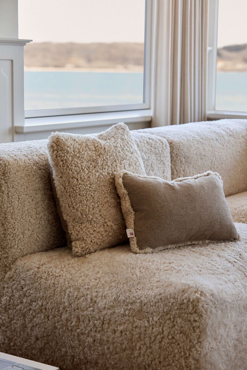 Short-Wool Sheepskin Cushion | 20x20 in | 13x20 in Beige/Pearl