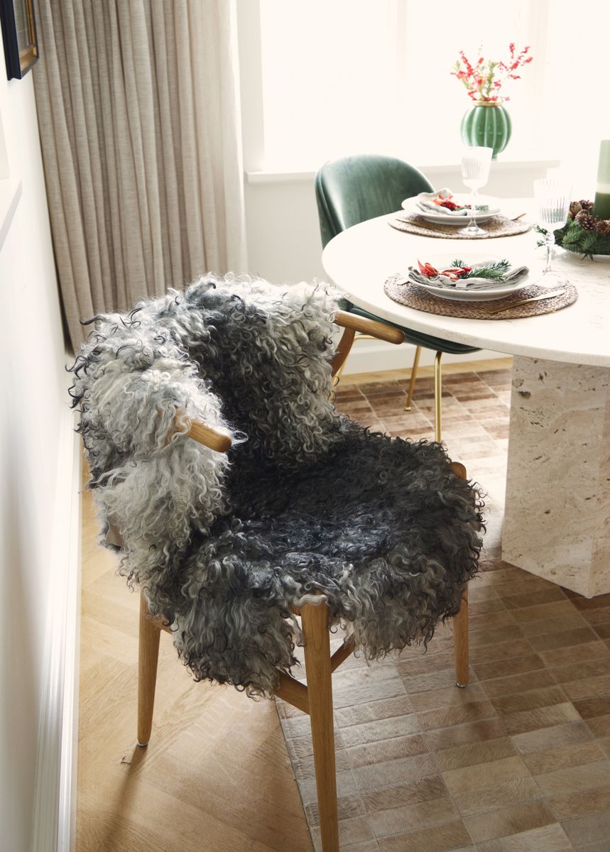 Gotlandic Sheepskin | Curly Short Wool | 35-39 in Natural Grey