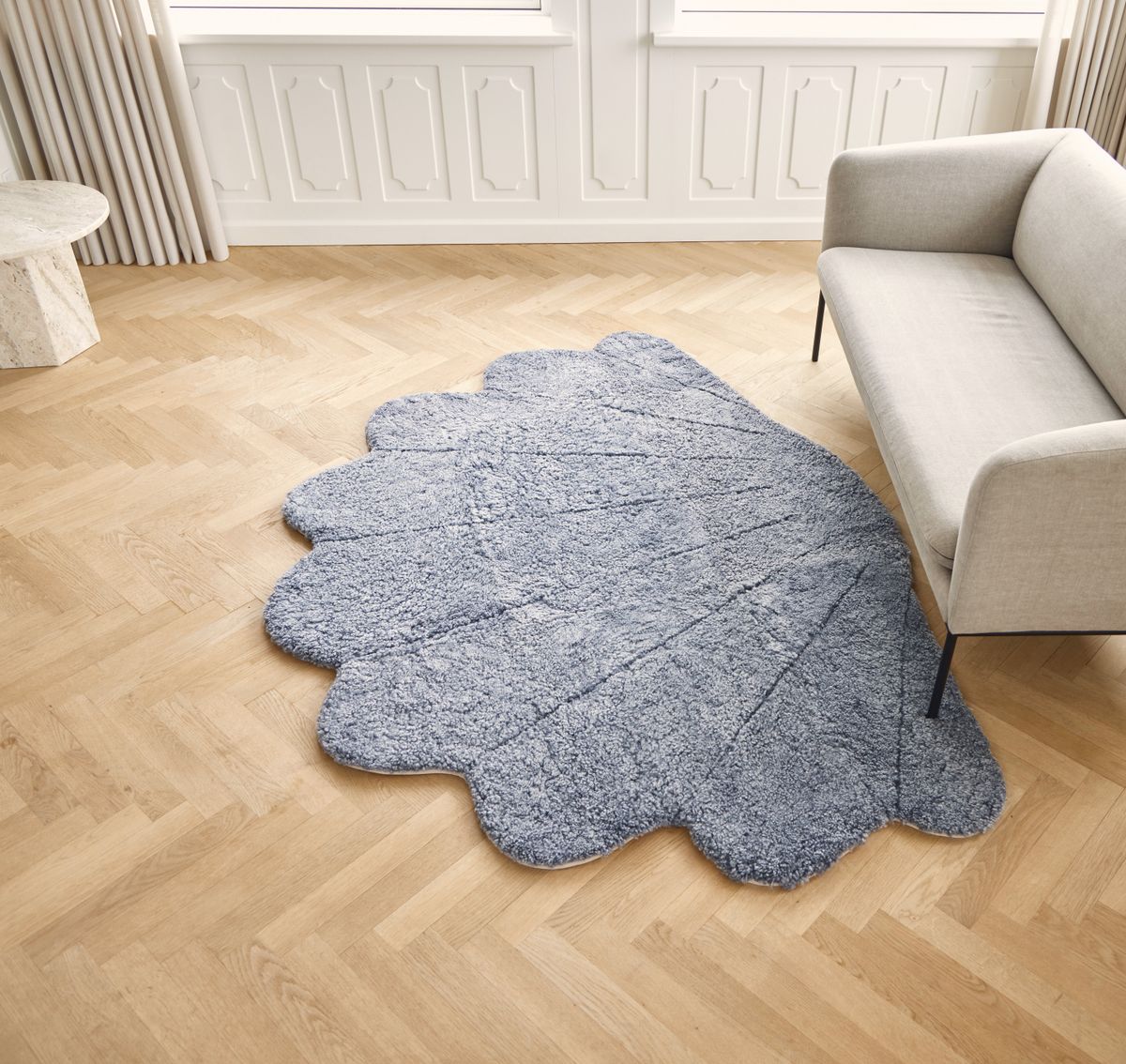 Short Wool Curly Sheepskin Shell Design Rug | 83x59 in Light Grey