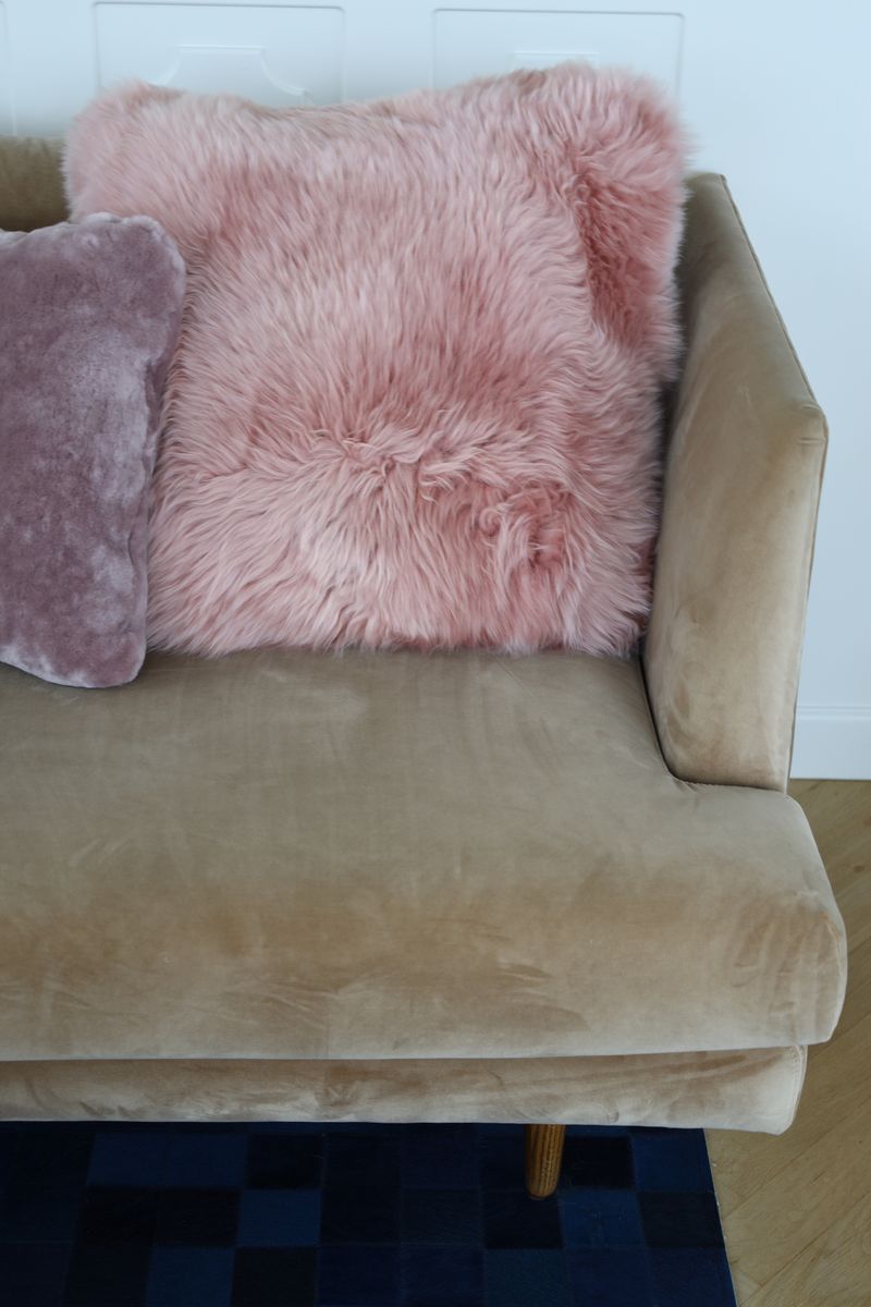 Long-Wool Sheepskin Cushion | 14x14 in Rosa