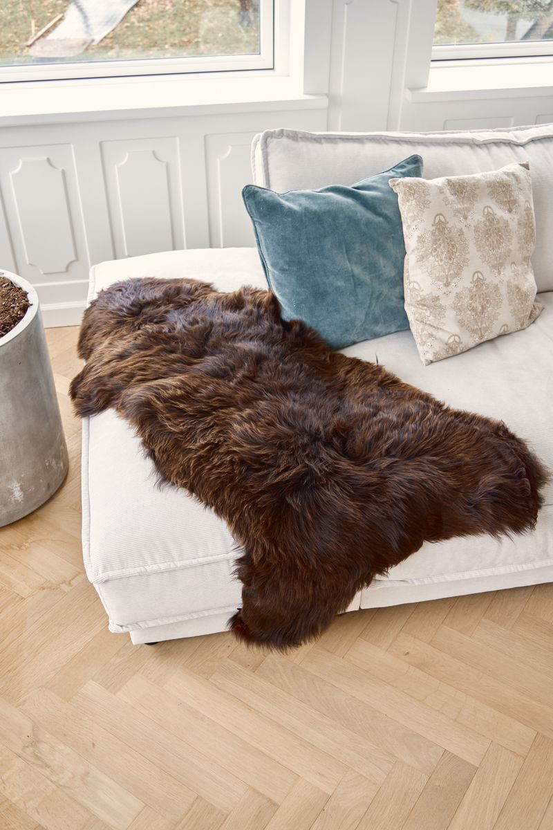 Short Wool Sheepskin | UK | Natural Colors | 39-43 in Natural Dark Brown