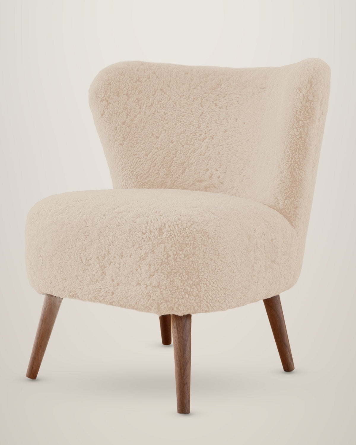 Armchair in Pearl short-wool sheepskin (digital visualization)